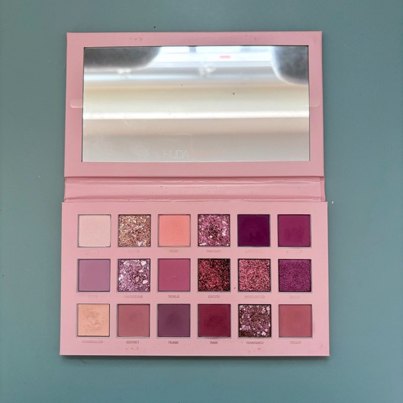 Hudson Beauty Nude - Picture 2 of 7